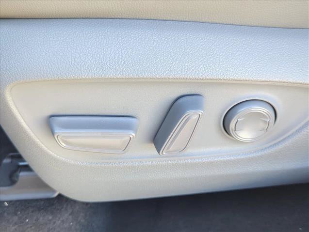 Used 2023 Toyota Highlander Platinum FWD image 10