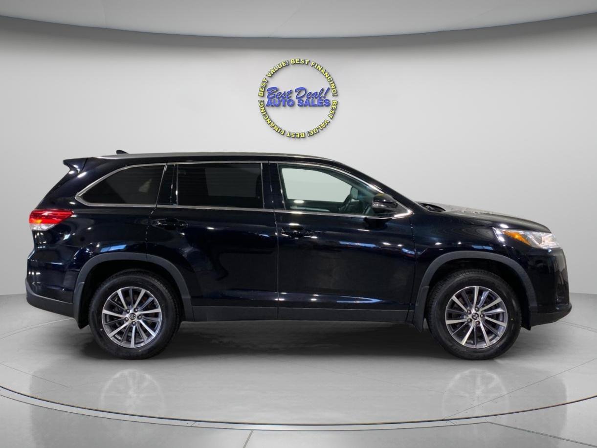Used 2019 Toyota Highlander XLE AWD/4WD image 6