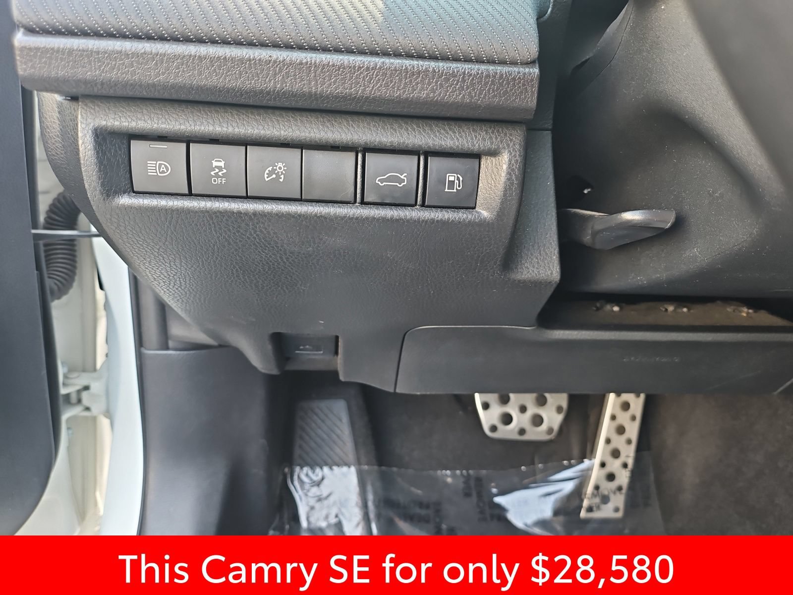 Used 2025 Toyota Camry SE FWD image 25