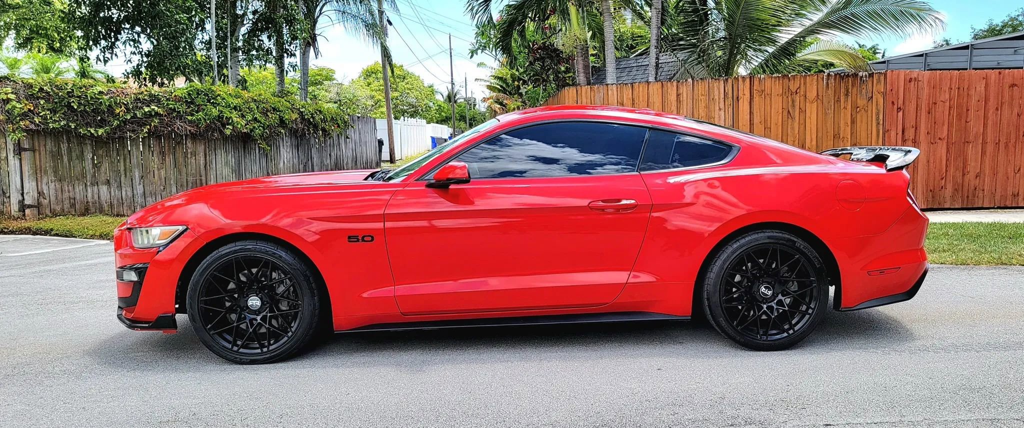Used 2017 Ford Mustang GT Premium RWD image 9