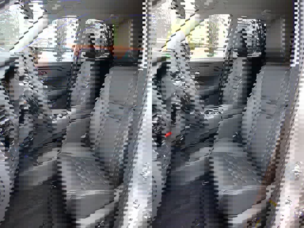 Used 2025 Nissan Rogue SL image 13