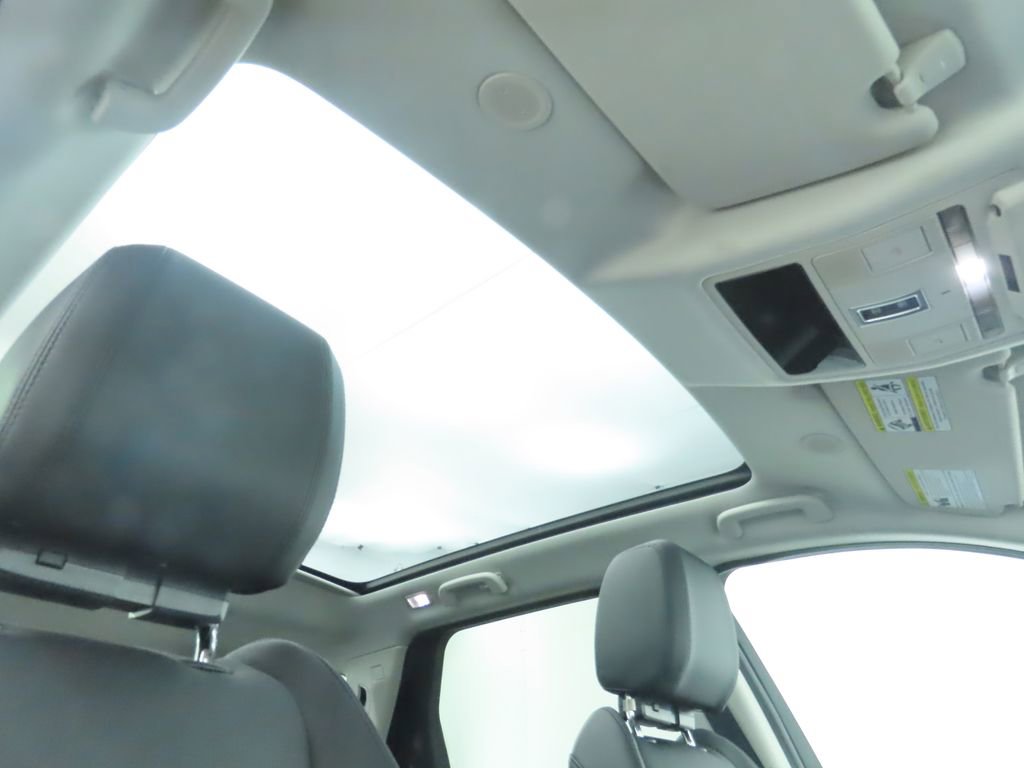 Used 2025 Land Rover Discovery Sport S image 19