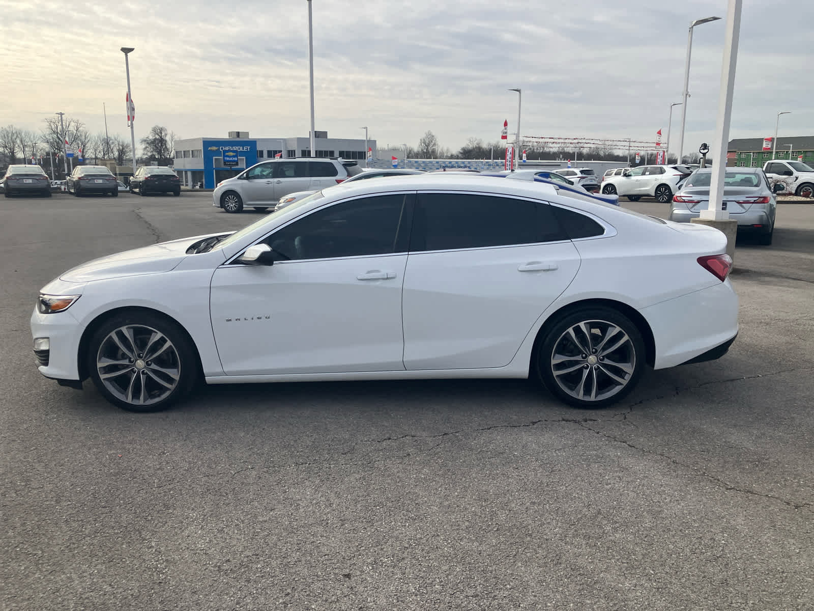 Used 2021 Chevrolet Malibu LT FWD image 4