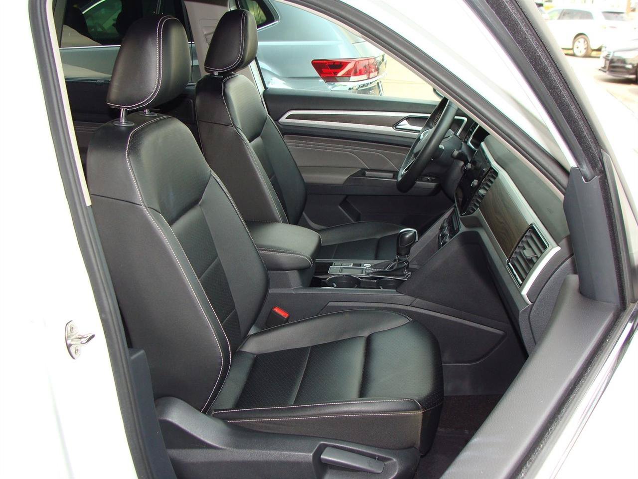 Used 2022 Volkswagen Atlas SE w/ Black Wheel Package FWD image 12