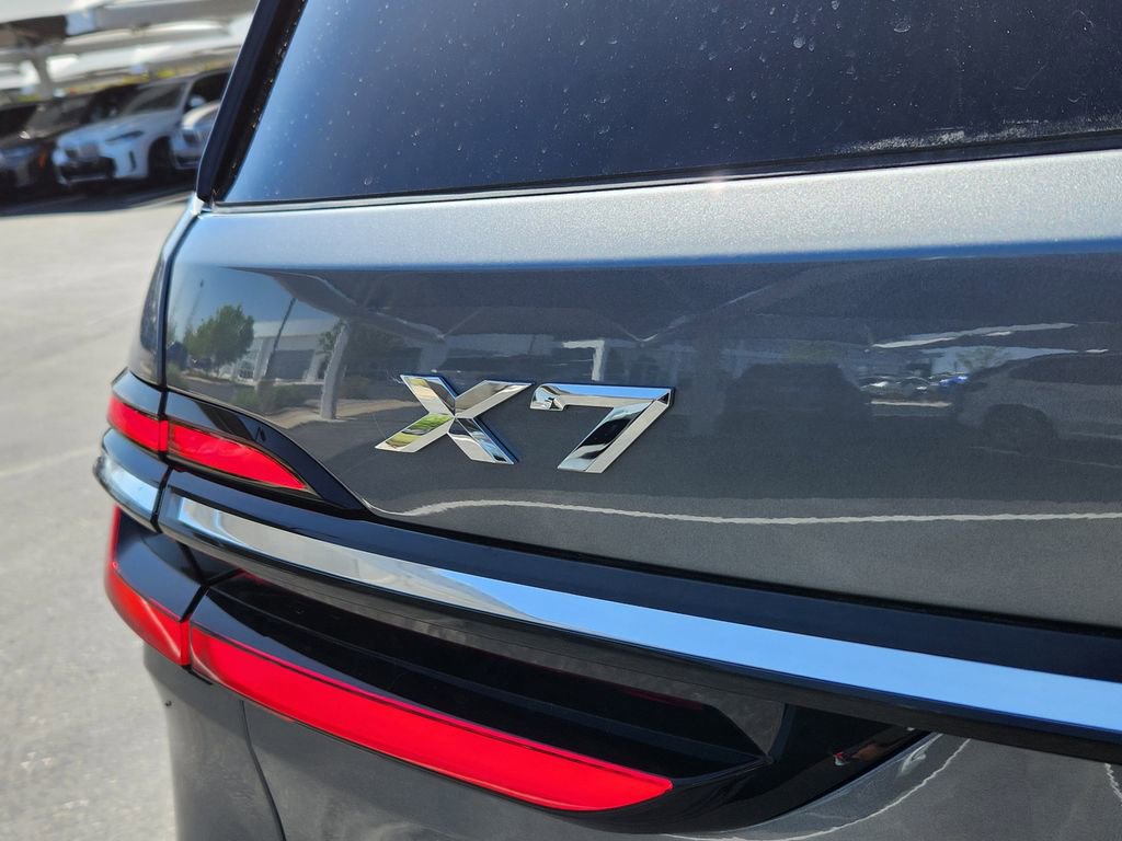 Used 2024 BMW X7 xDrive40i w/ Premium Package image 32