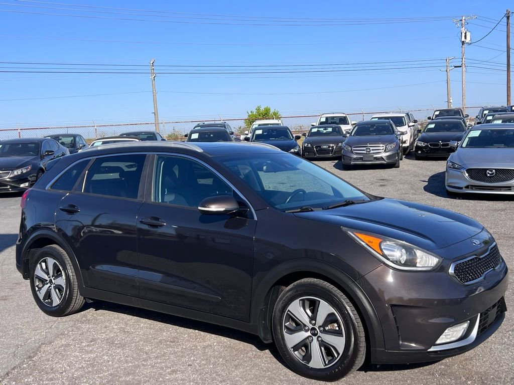 Used 2017 Kia Niro EX image 4