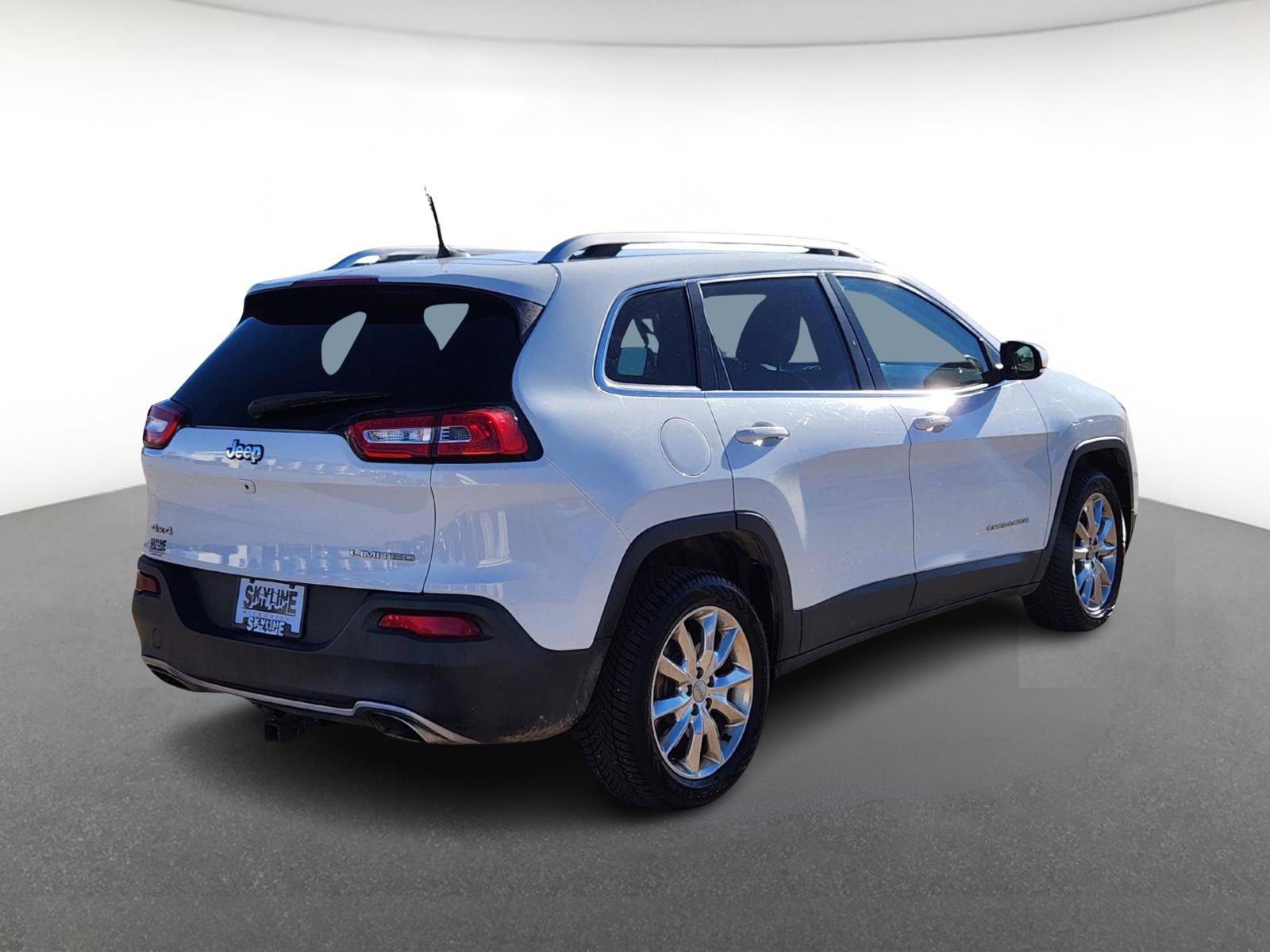 Used 2016 Jeep Cherokee Limited w/ Luxury Group image 3
