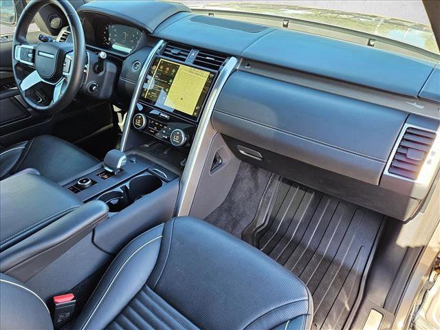 Used 2024 Land Rover Discovery Metropolitan Edition image 23