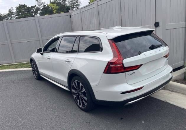 Used 2024 Volvo V60 B5 Cross Country Ultimate AWD/4WD image 2