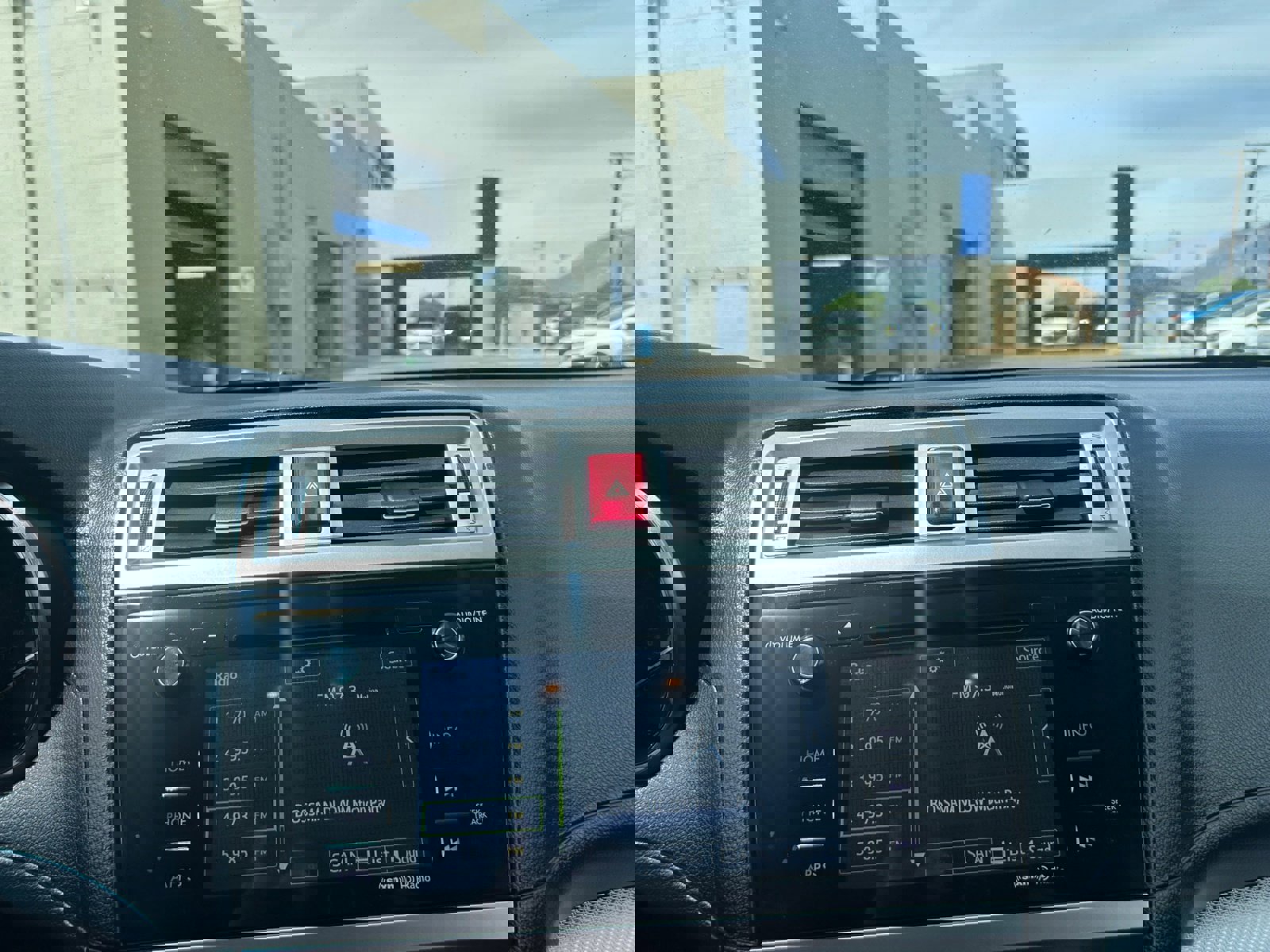 Used 2017 Subaru Outback 2.5i Premium AWD/4WD image 19