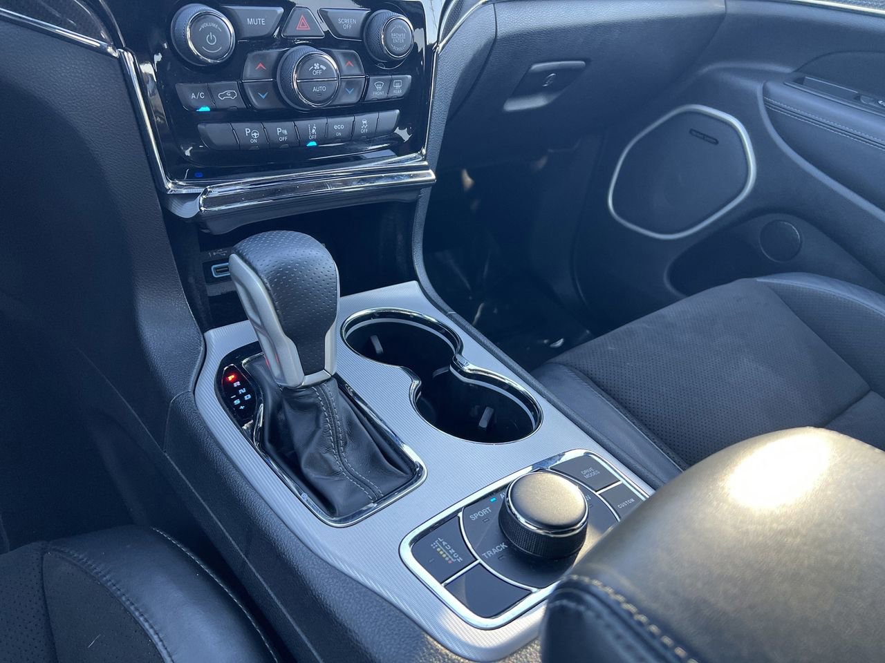 Used 2020 Jeep Grand Cherokee SRT image 12