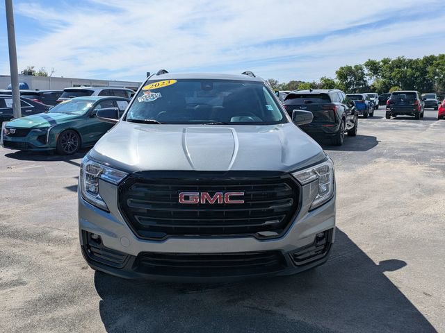 Used 2023 GMC Terrain SLT w/ Elevation Edition image 9