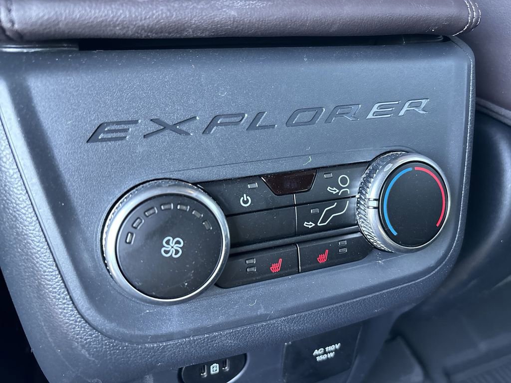 Used 2025 Ford Explorer Platinum RWD image 31