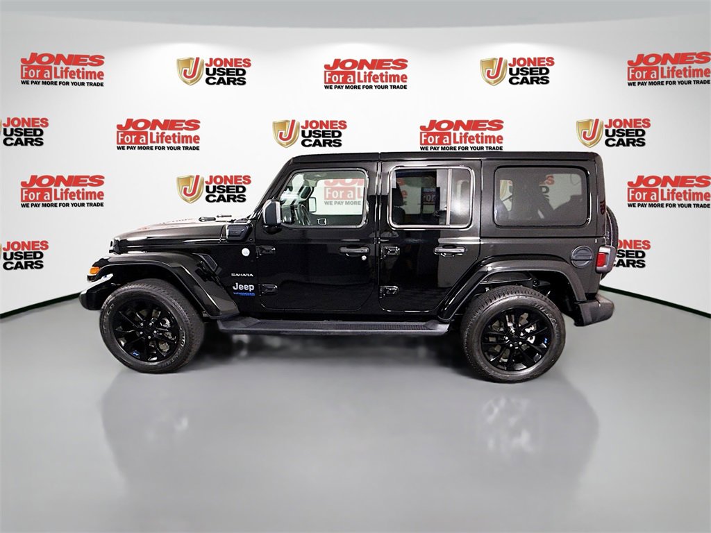 Used 2022 Jeep Wrangler Unlimited Sahara w/ Cold Weather Group image 16