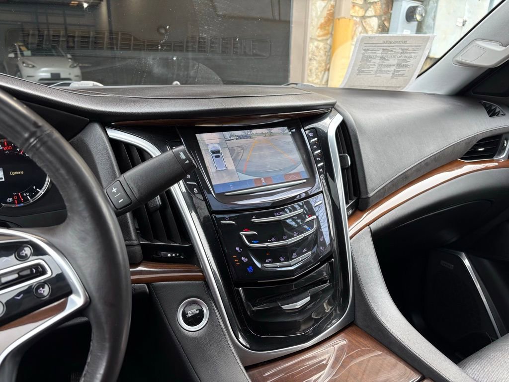 Used 2020 Cadillac Escalade Premium Luxury image 42