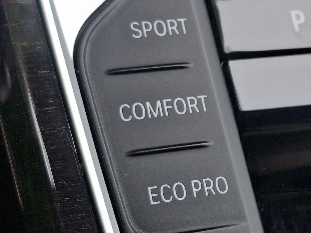 Certified 2024 BMW i4 eDrive40 w/ Premium Package RWD image 27