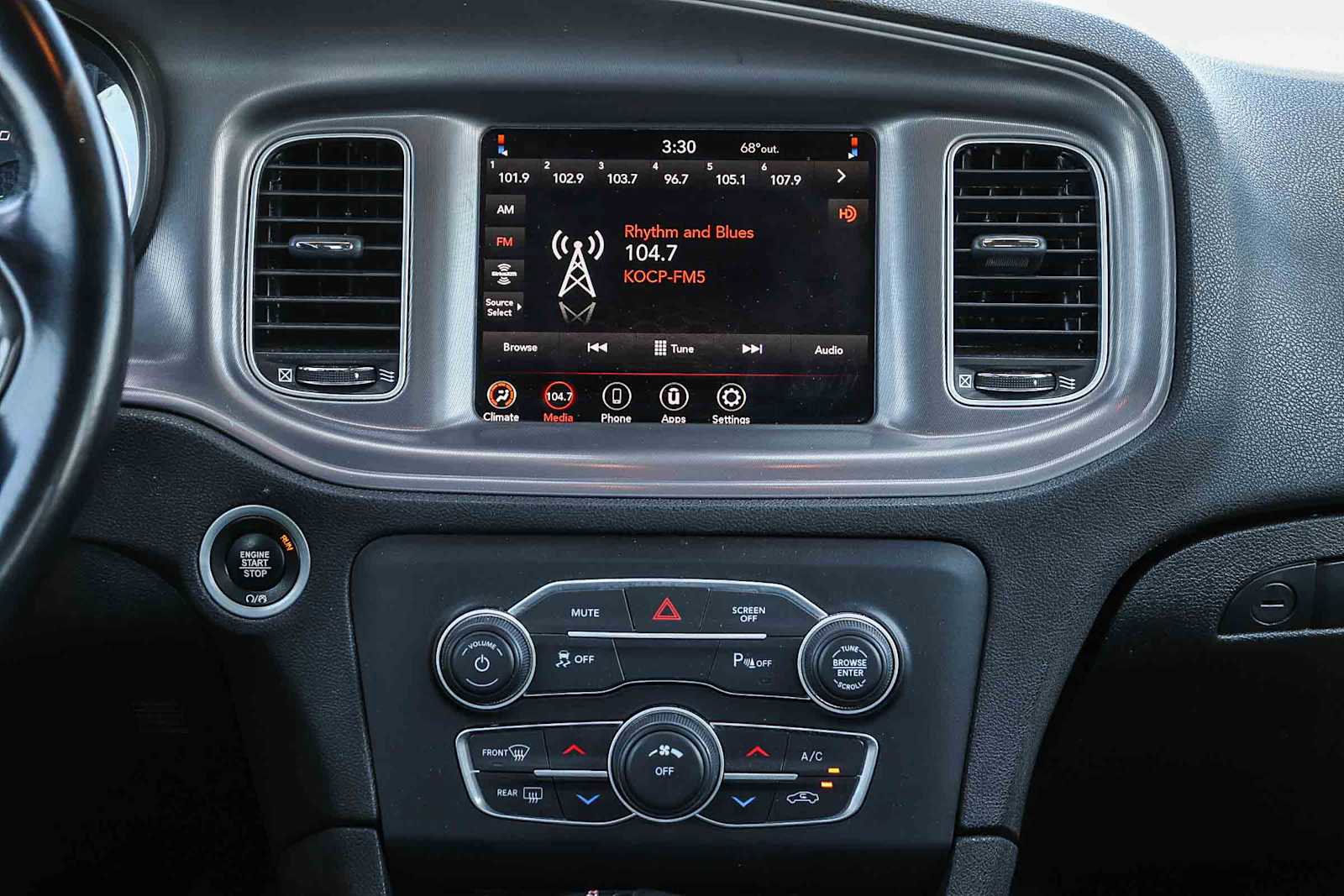 Used 2023 Dodge Charger SXT RWD image 13