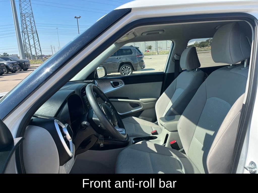 Used 2023 Kia Soul LX image 16