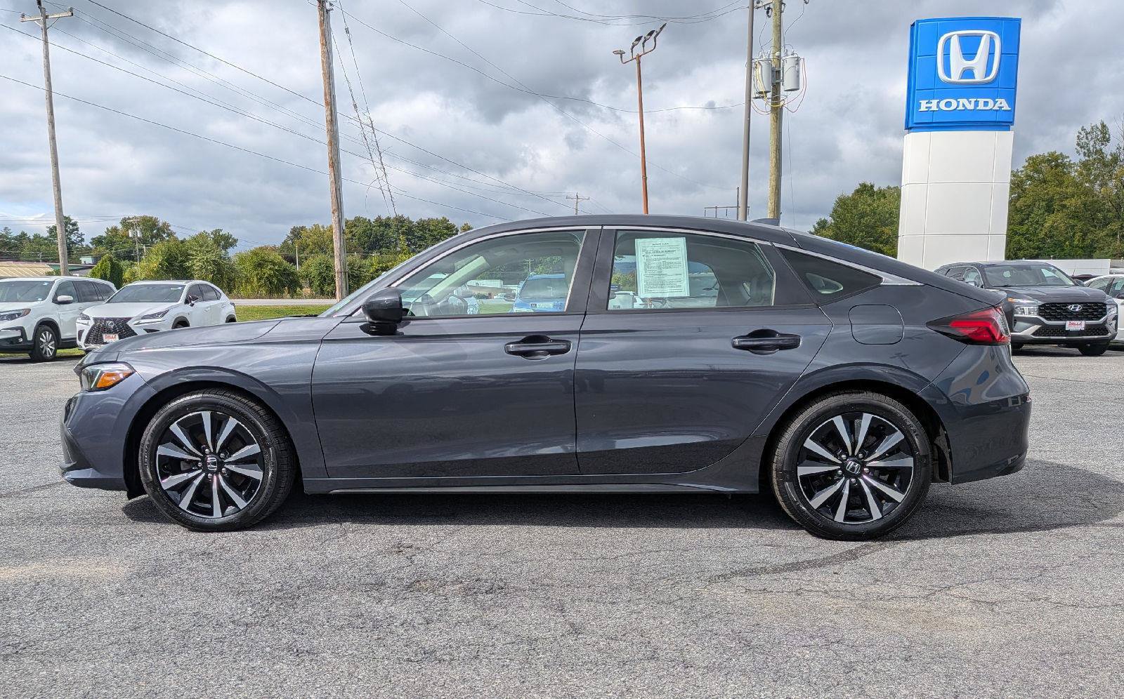 Used 2024 Honda Civic EX-L image 6