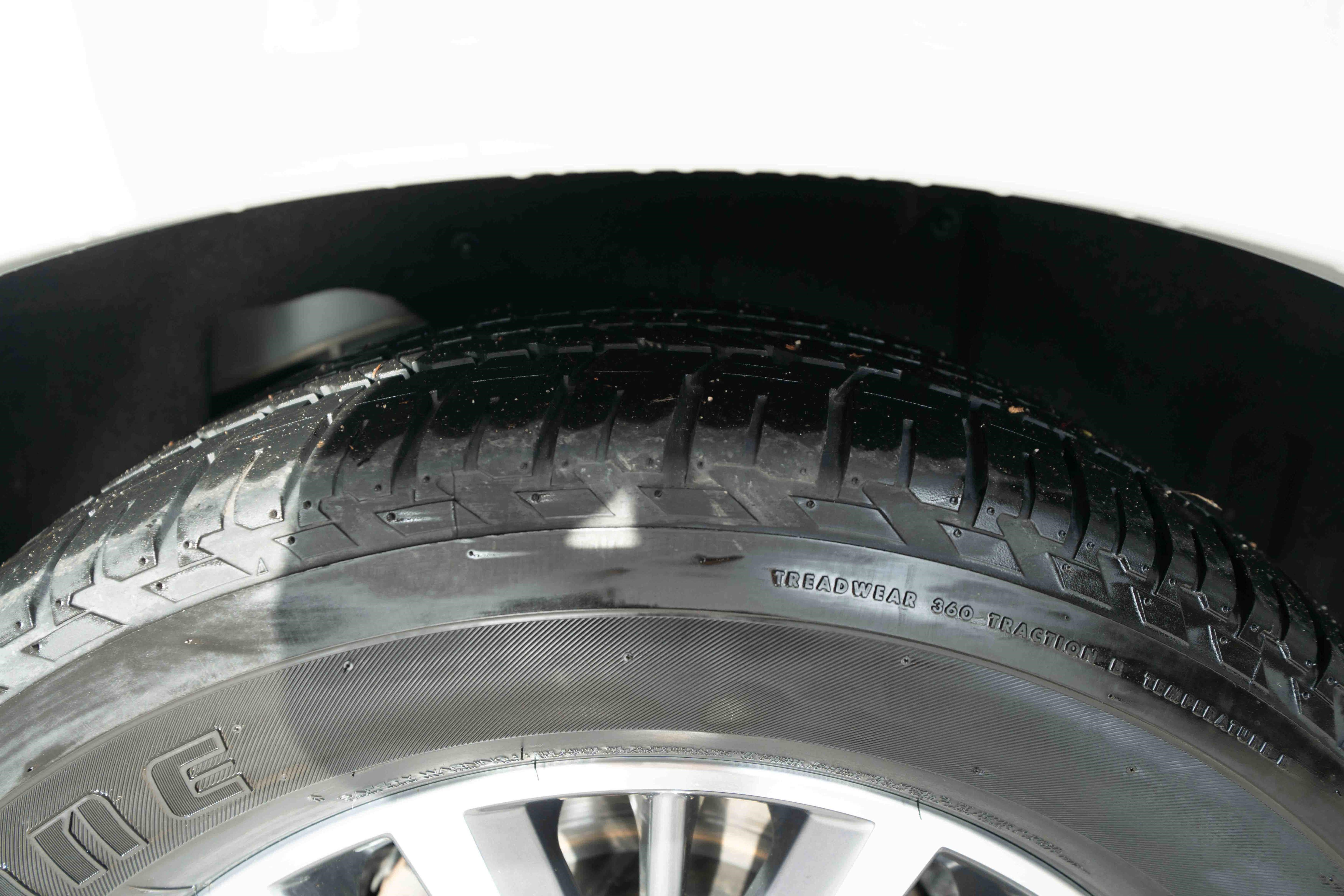 Used 2024 Nissan Armada SL w/ Captain's Chairs Package image 31