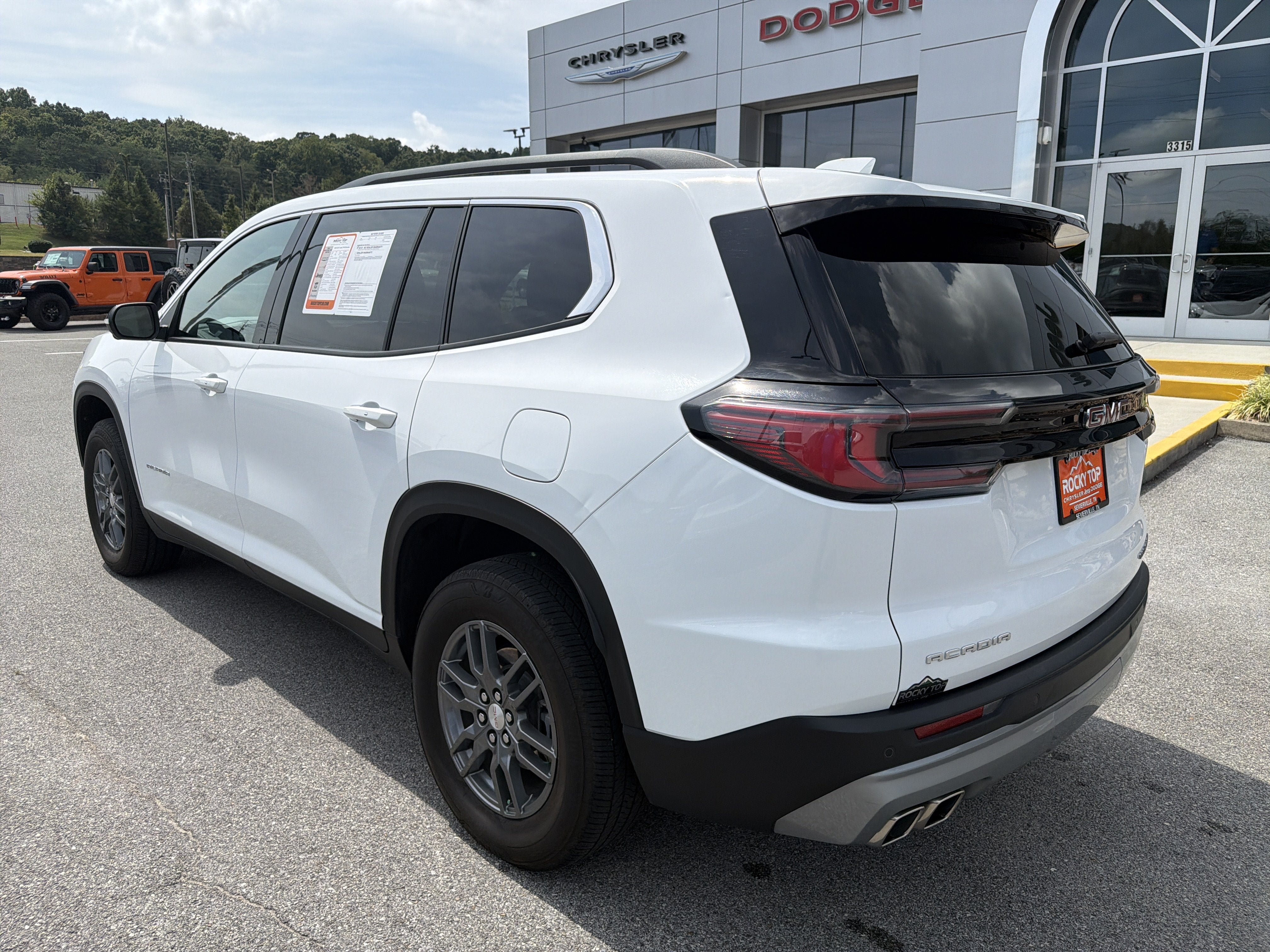 Used 2025 GMC Acadia Elevation FWD image 9