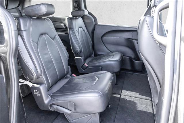 Used 2020 Chrysler Pacifica Touring-L image 23