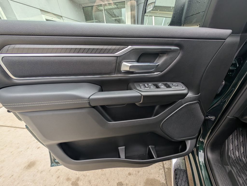 New 2026 RAM 1500 4x4 Crew Cab image 40