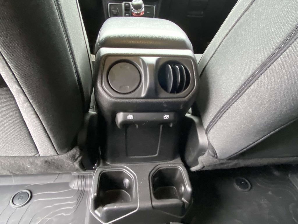 Used 2024 Jeep Wrangler Willys image 10