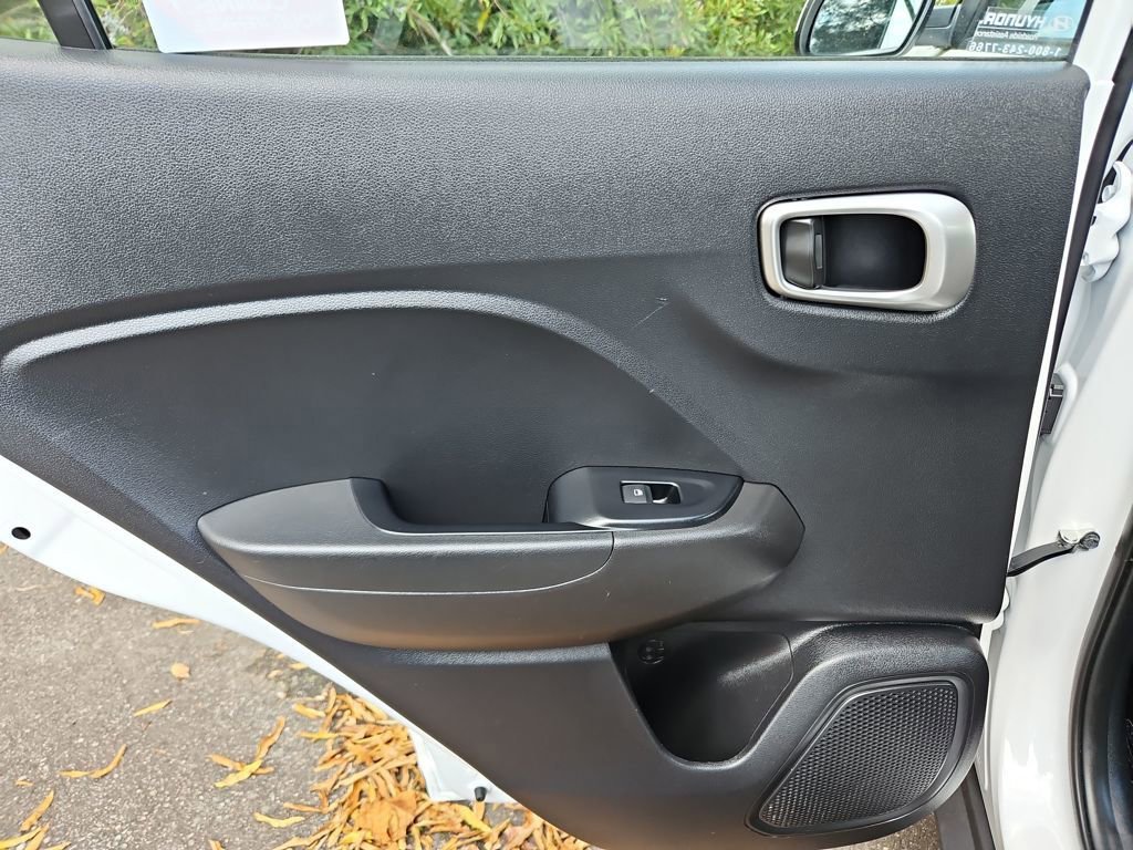 Used 2025 Hyundai Venue SEL image 29