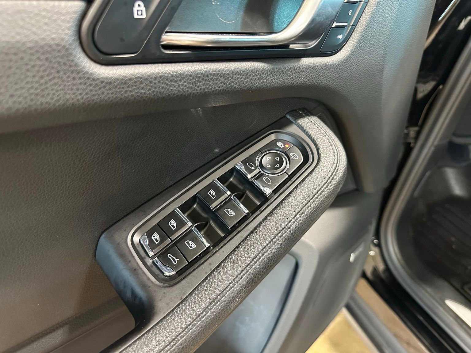 Used 2021 Porsche Macan S image 12