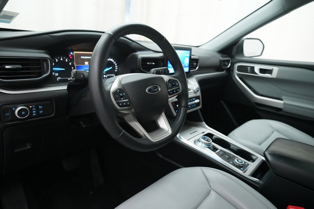 Used 2021 Ford Explorer XLT w/ XLT Sport Appearance Package image 8