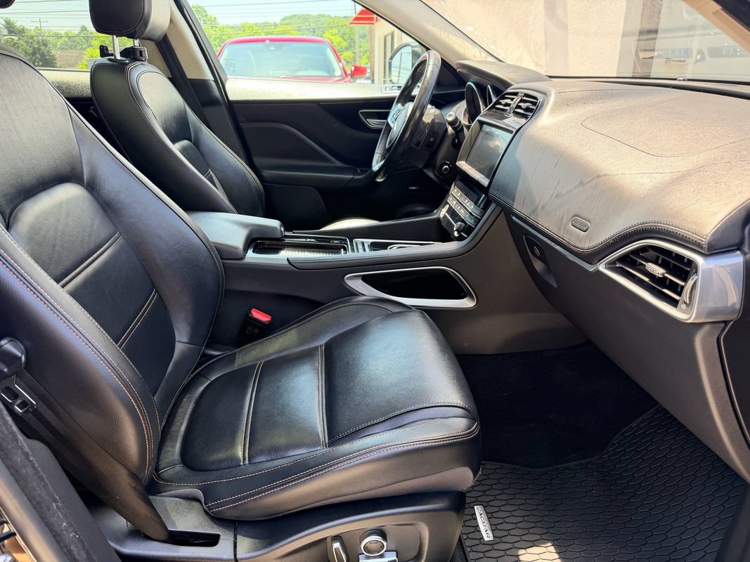 Used 2020 Jaguar F-PACE Prestige AWD/4WD image 16