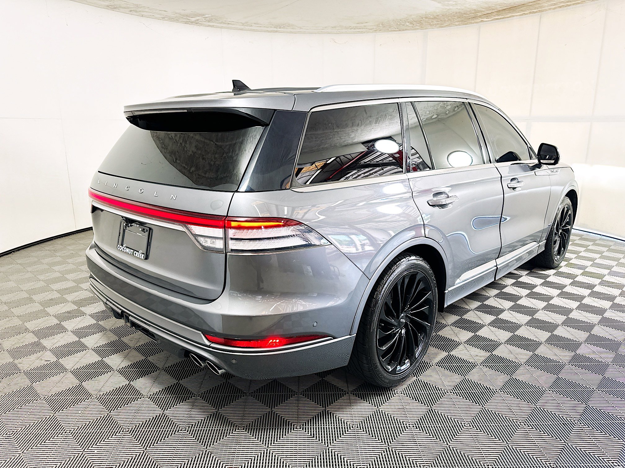 Used 2021 Lincoln Aviator Reserve w/ Equipment Group 208A RWD image 3