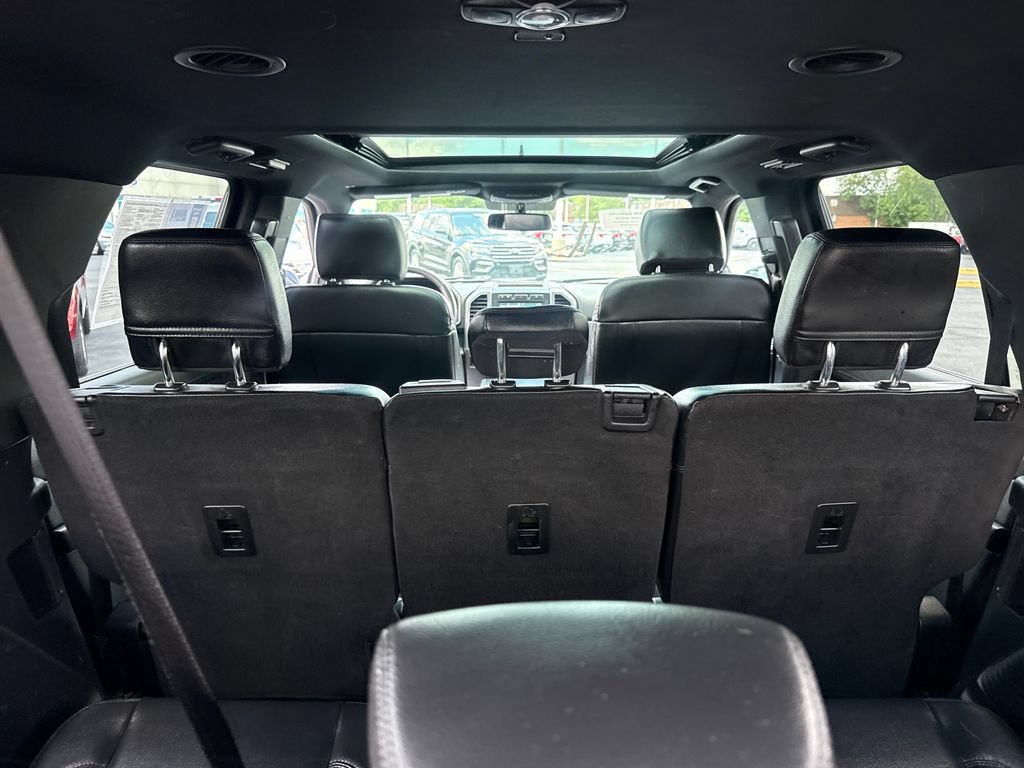 Used 2019 Ford Expedition XLT w/ Equipment Group 202A AWD/4WD image 14