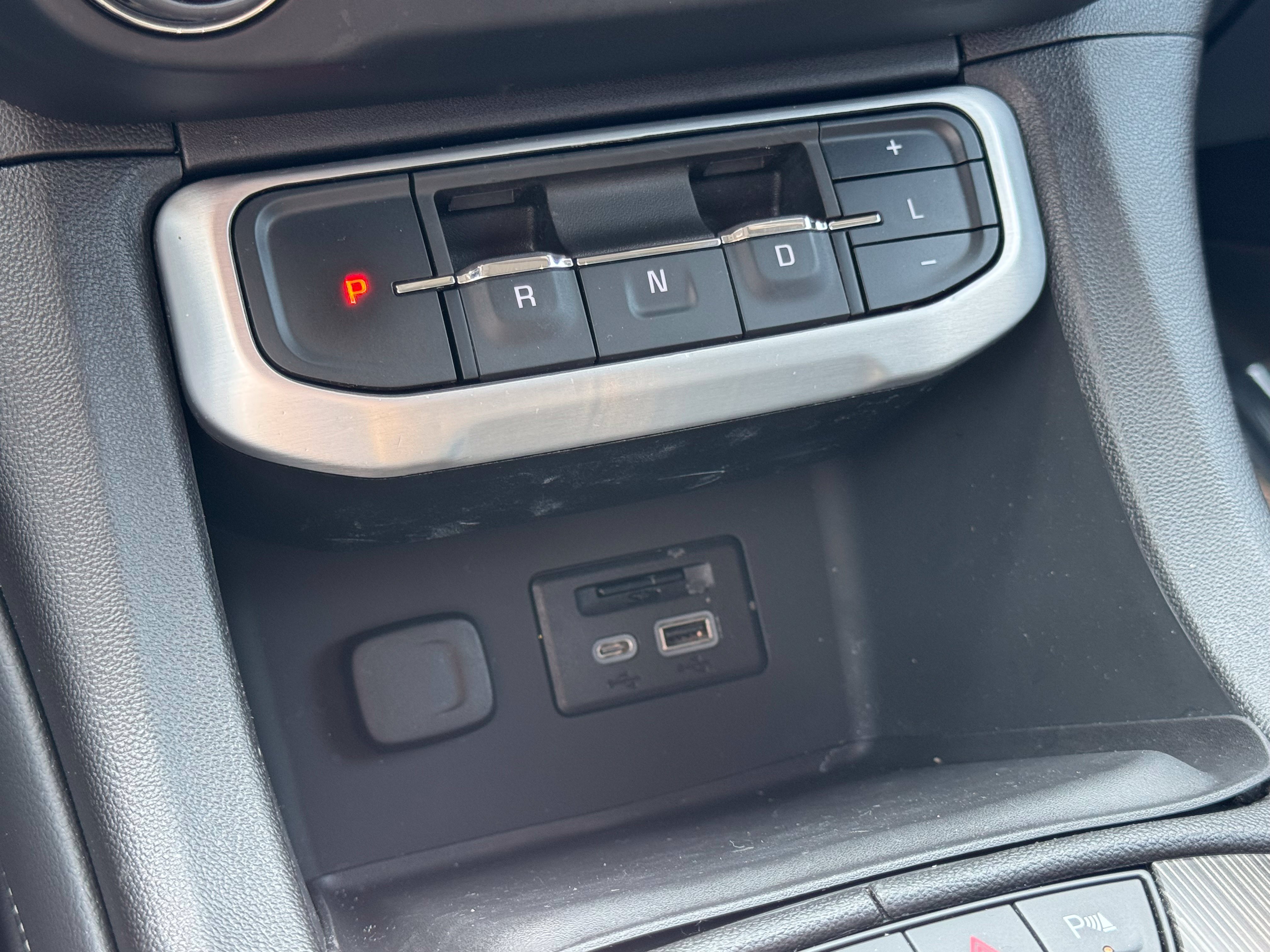 Used 2022 GMC Acadia SLT w/ Technology Package AWD/4WD image 47
