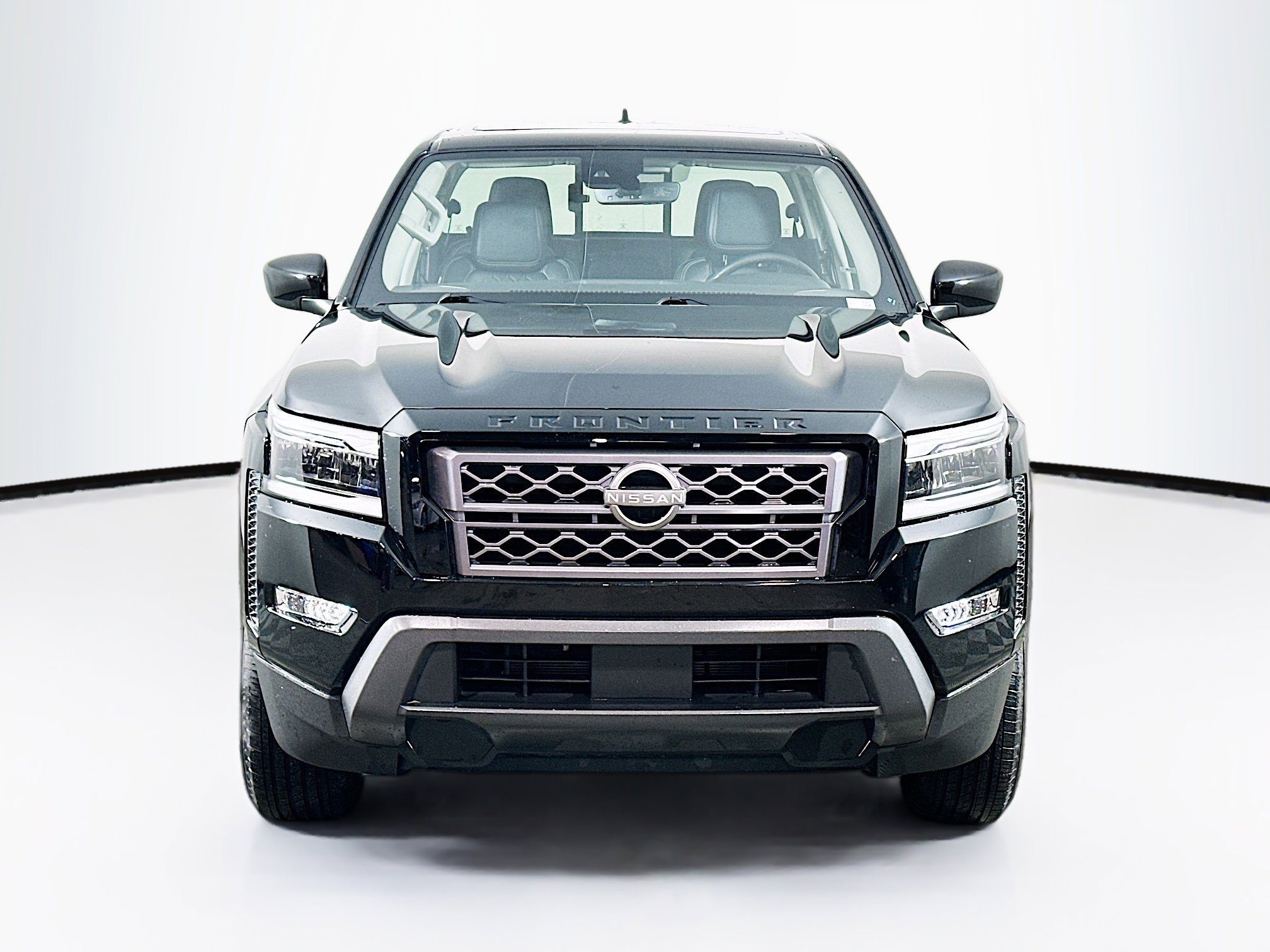 Used 2024 Nissan Frontier SL image 2