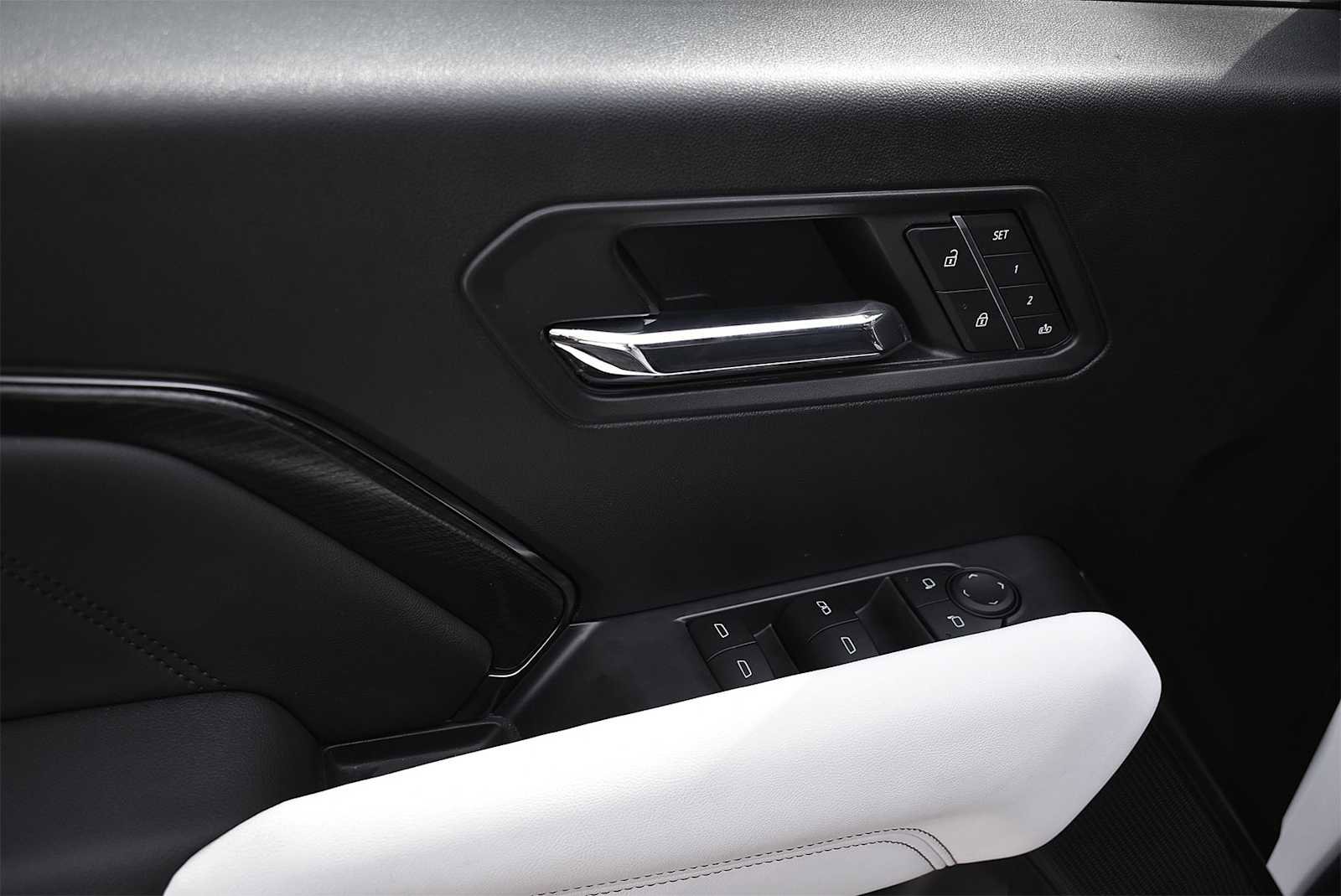 Used 2023 GMC Canyon AT4X image 28