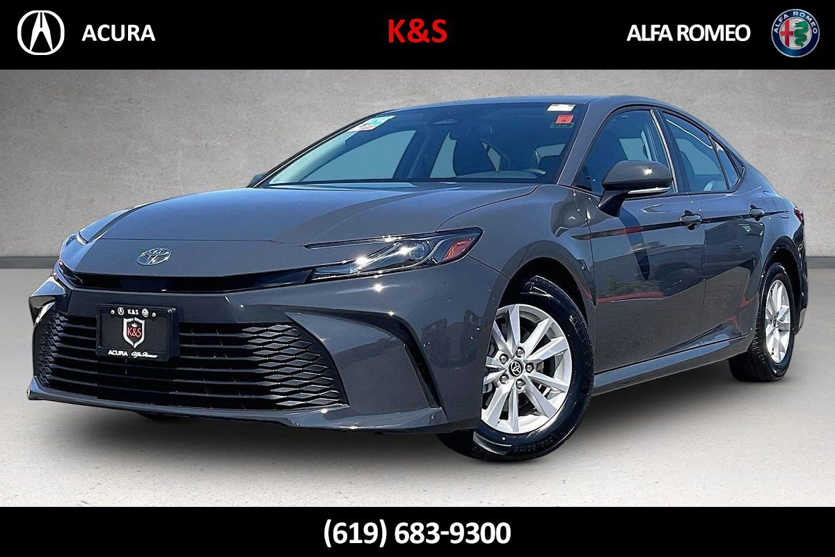 Used 2025 Toyota Camry LE image 1