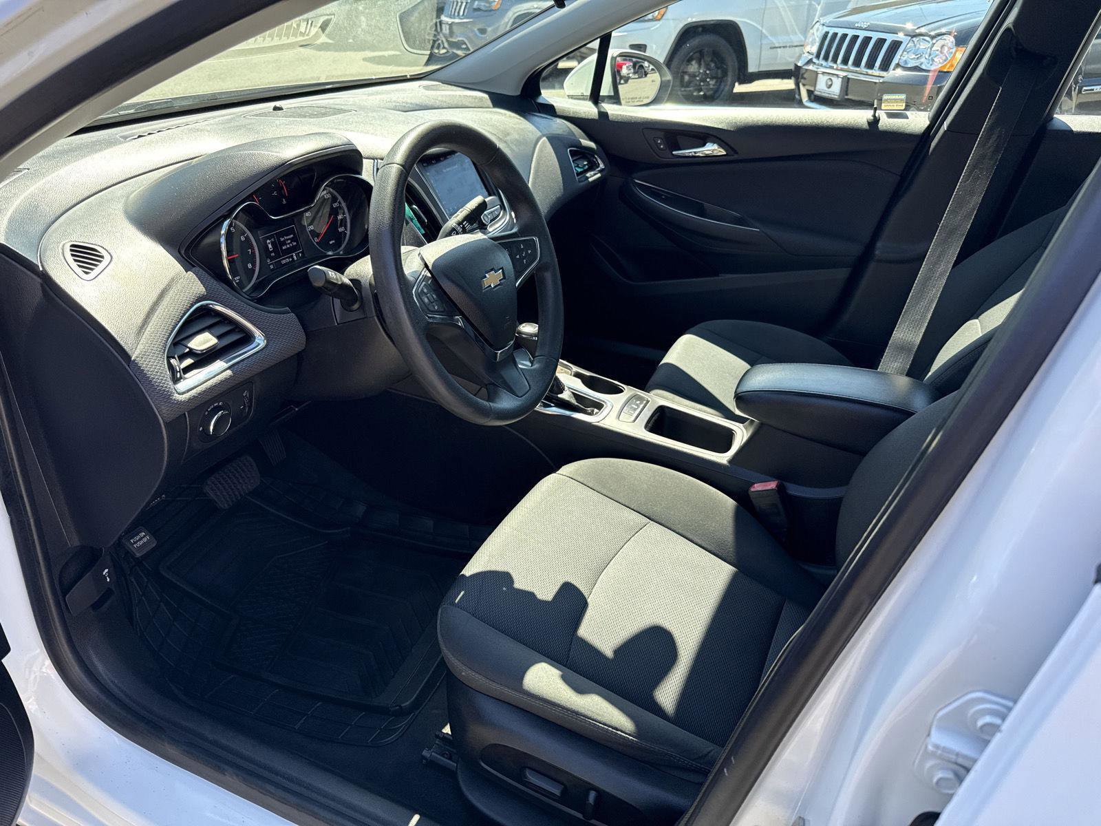 Used 2019 Chevrolet Cruze LT w/ Convenience Package image 14