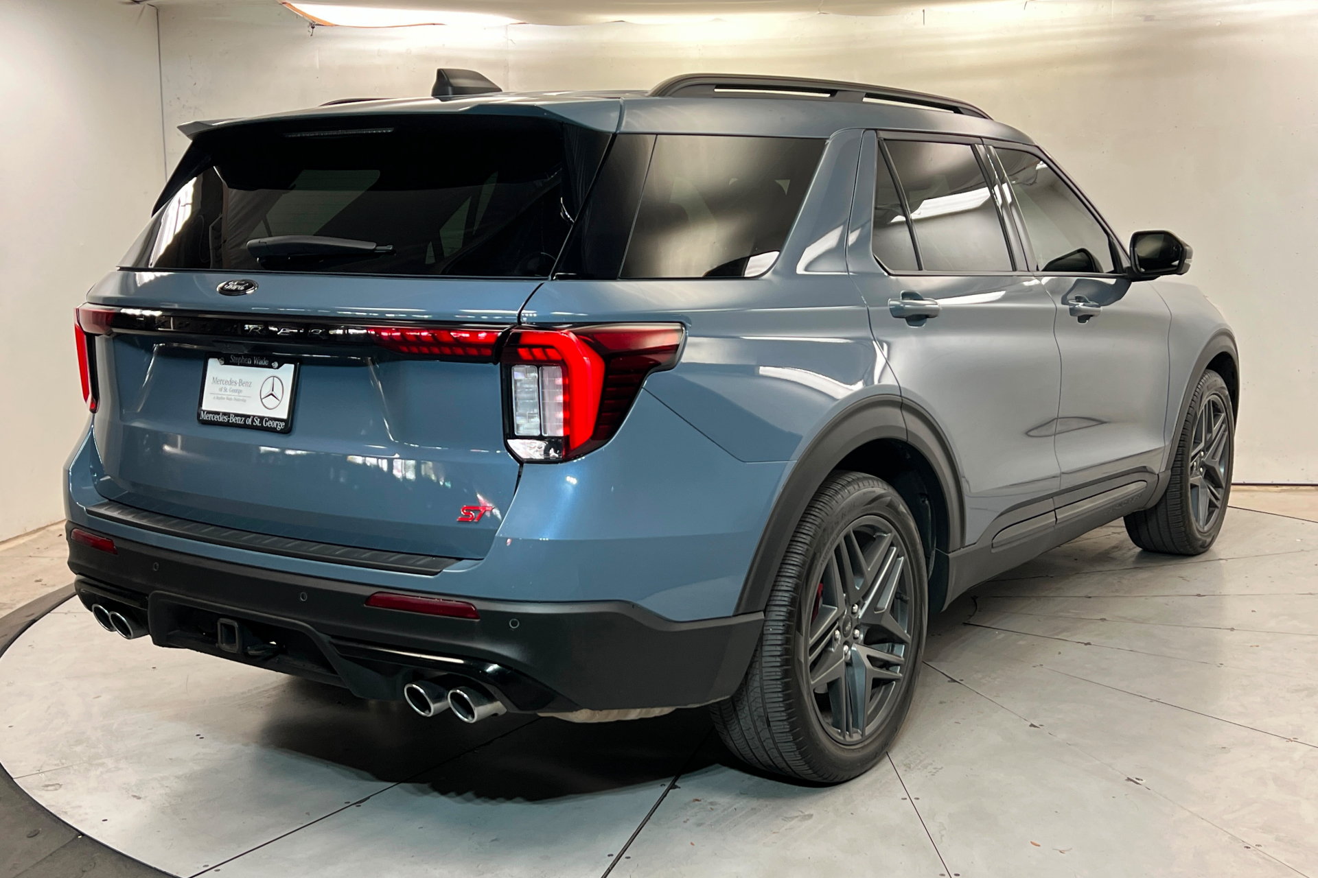 Used 2025 Ford Explorer ST AWD/4WD image 6