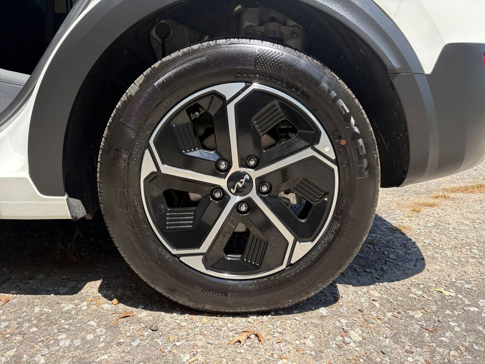 Used 2026 Kia Niro LX FWD image 28