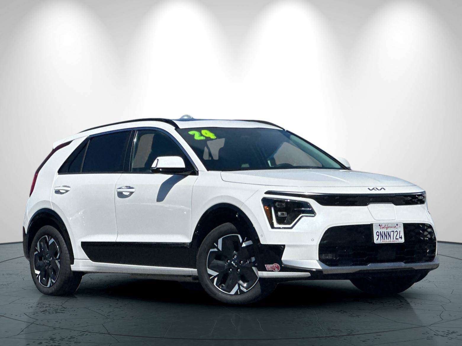 Used 2024 Kia Niro Wave FWD image 2