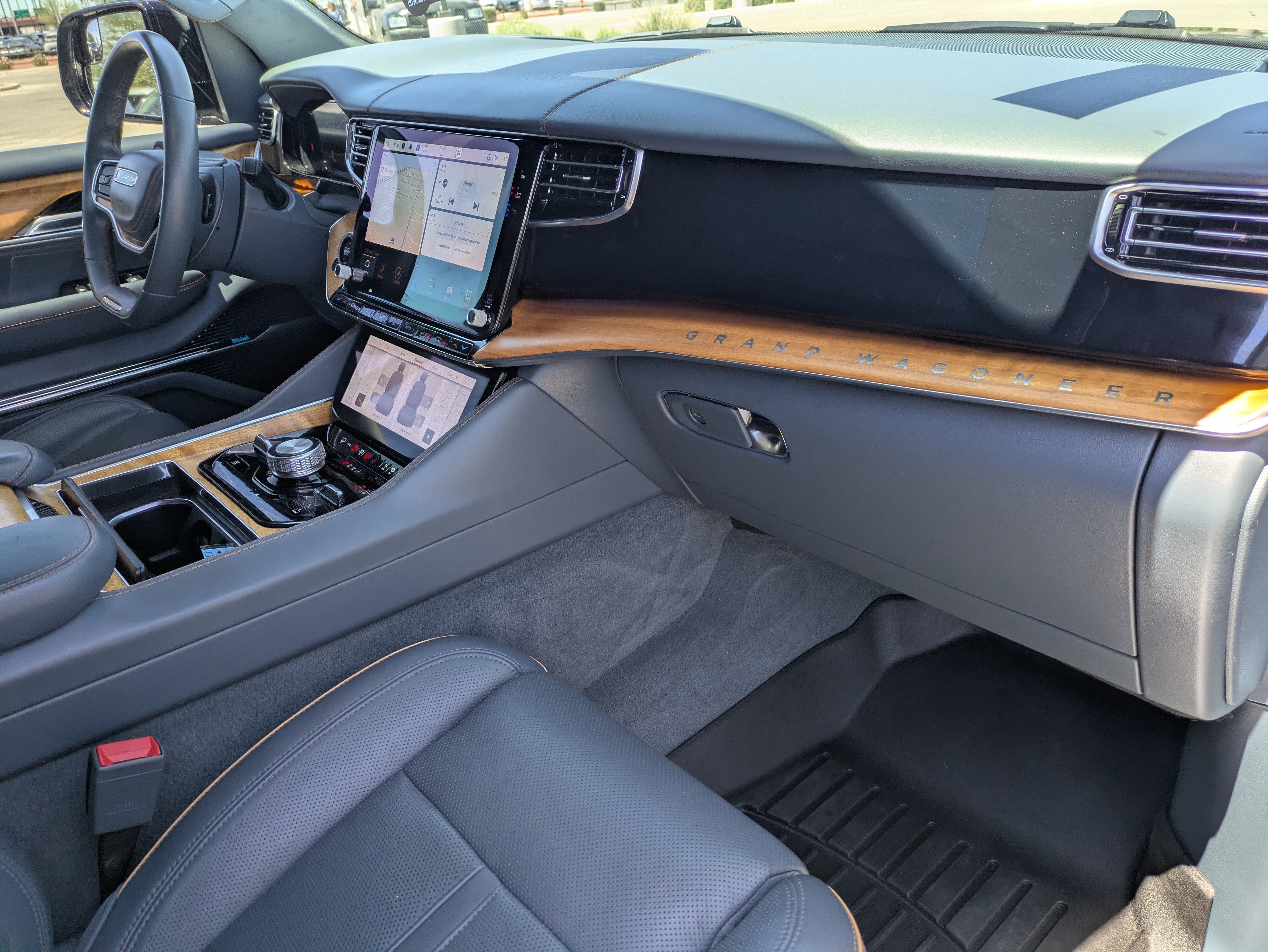 Used 2023 Jeep Grand Wagoneer L Series II w/ Premium Group II AWD/4WD image 13