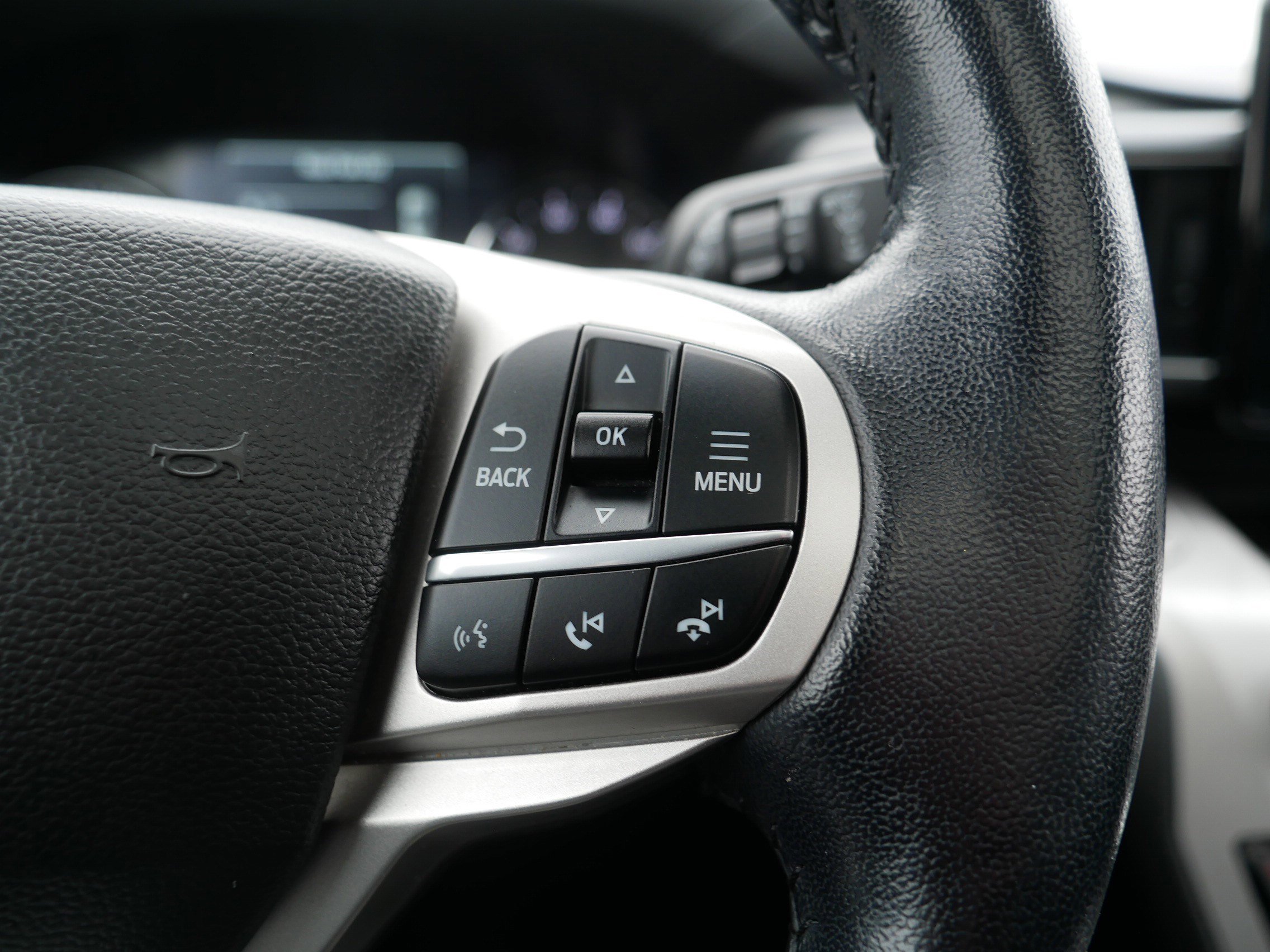 Used 2022 Ford Explorer XLT w/ Equipment Group 202A AWD/4WD image 29