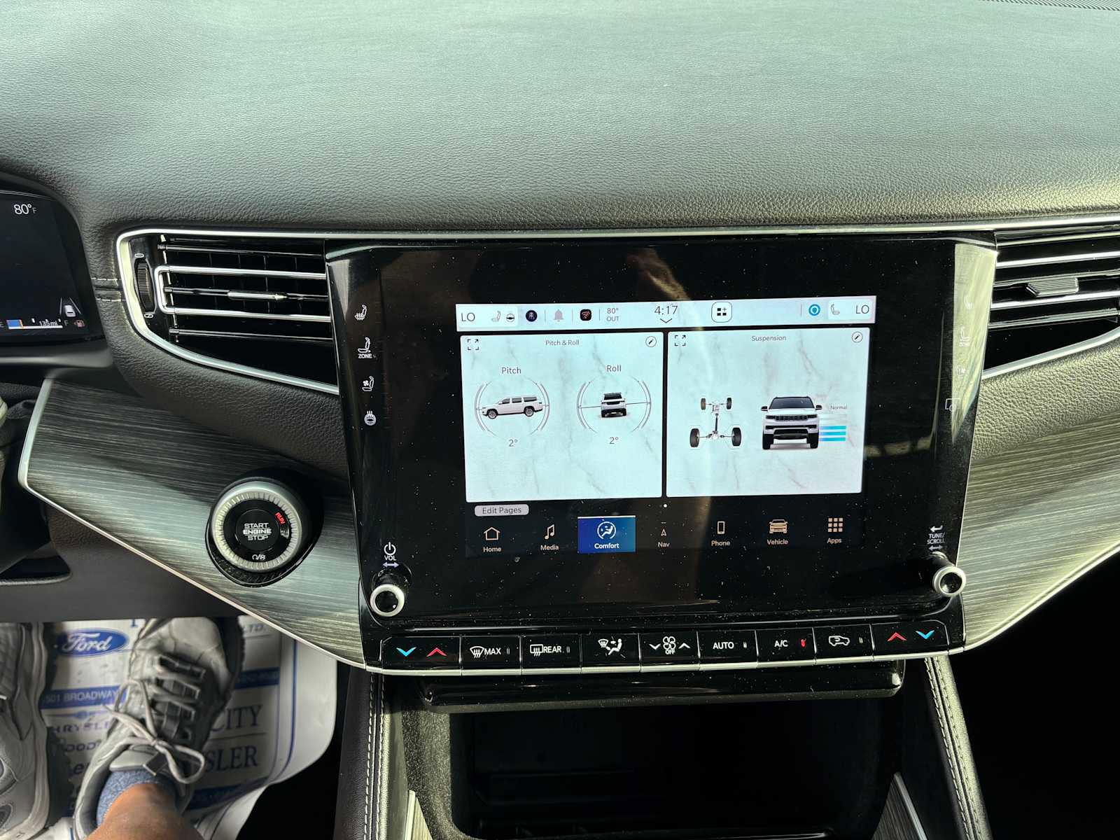 Certified 2024 Jeep Wagoneer L Series III w/ Flexible Seating Group image 35