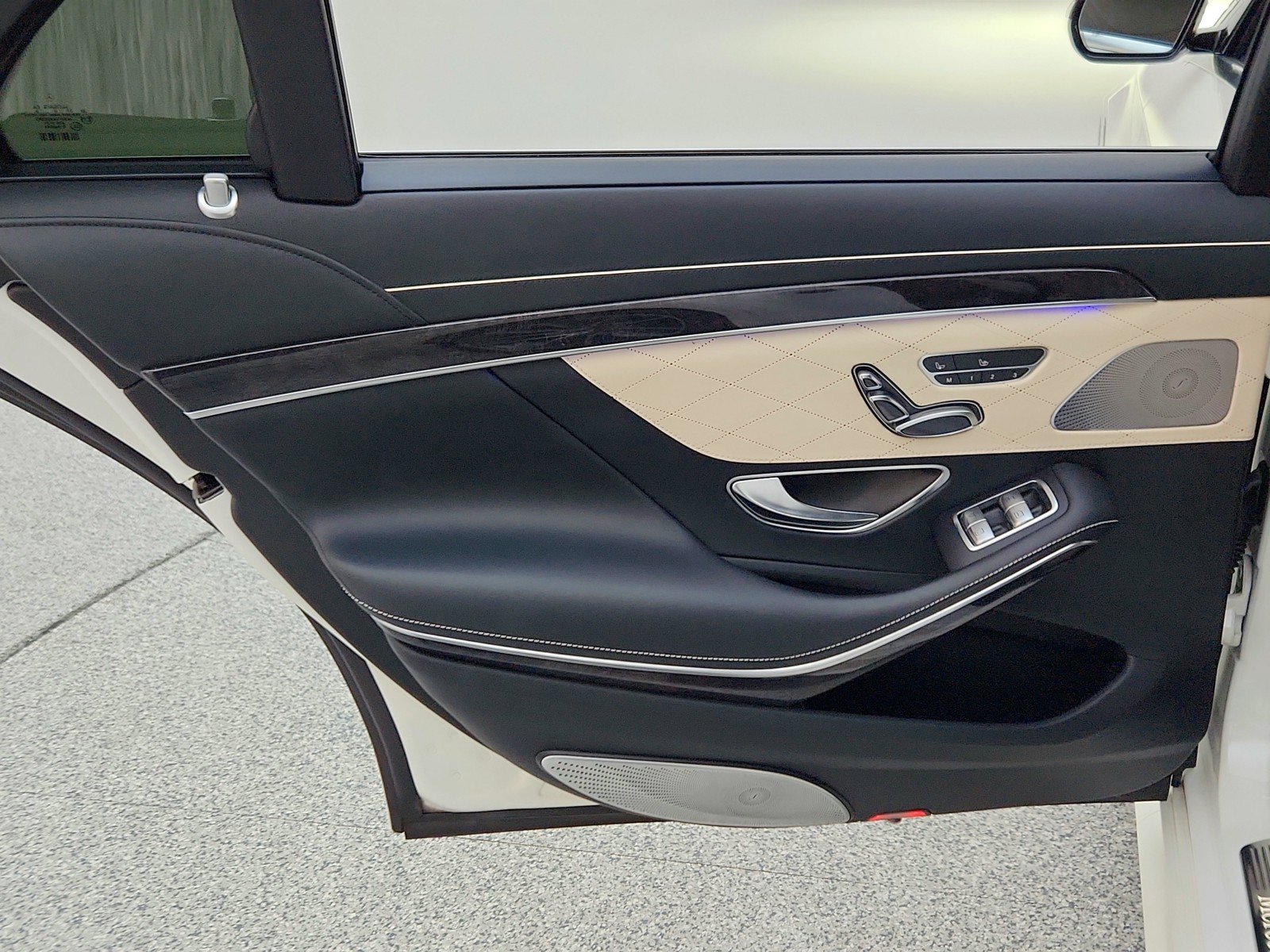 Used 2018 Mercedes-Benz S 560 Sedan image 28