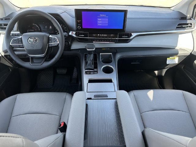 Used 2026 Toyota Sienna XLE FWD image 10