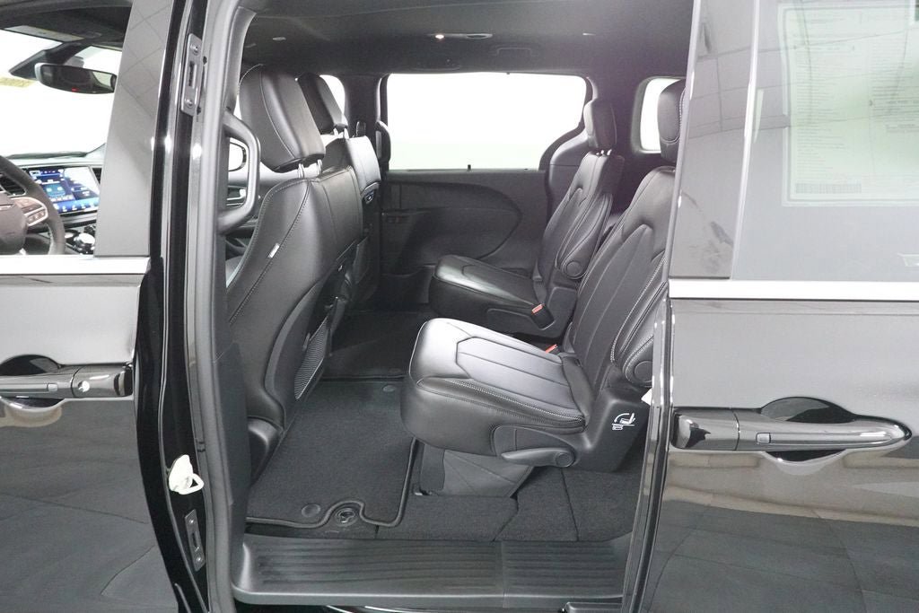 New 2027 Chrysler Pacifica Select FWD image 22