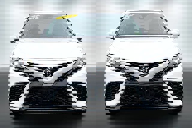 Used 2024 Toyota Camry SE image 2