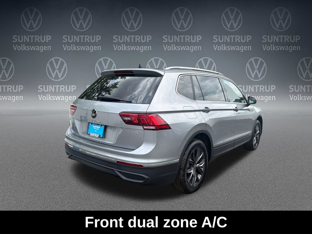 Used 2023 Volkswagen Tiguan SE w/ Panoramic Sunroof Package FWD image 11
